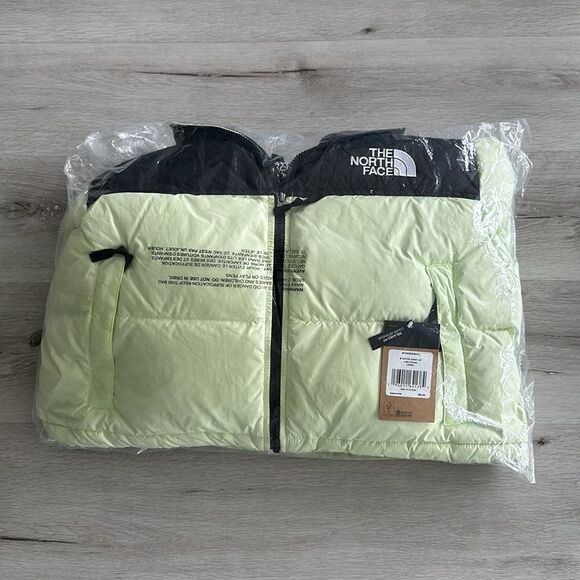North‎ Face Nuptse Short Down Jacket Lime Cream L NWT IN PACKAGE - Picture 5 of 7